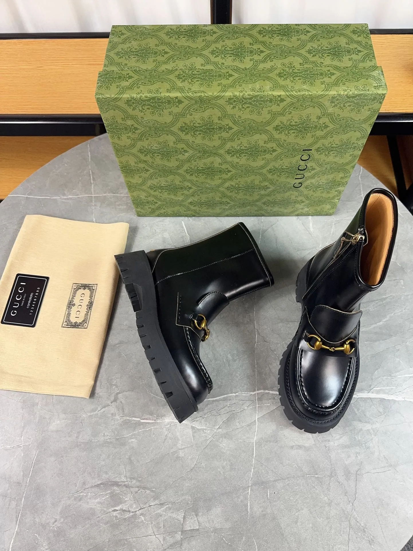 Men's shoes 💰640💰 New model from Gucci, double GG groove thick-soled loafers. The original version is made 1:1. Super beautiful quality, classic model at the counter. ❶Upper: original open-edge beaded cowhide ❷Inner lining: water-dyed cowhide ❸Feet: water-dyed cowhide ❹Outsole: ultra-light original sole ❺thick sole heightening: 3.5cn ❻Packing: original packaging ❼Number: 35-42 (41 41 customized, non-refundable) Men's model: 38-46 (45, 46 customized, non-refundable)